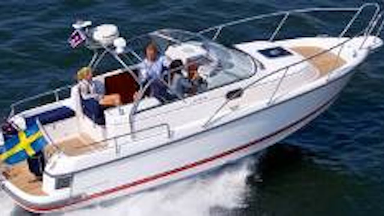 Nimbus 27 Nova S är en sportig familjebåt.