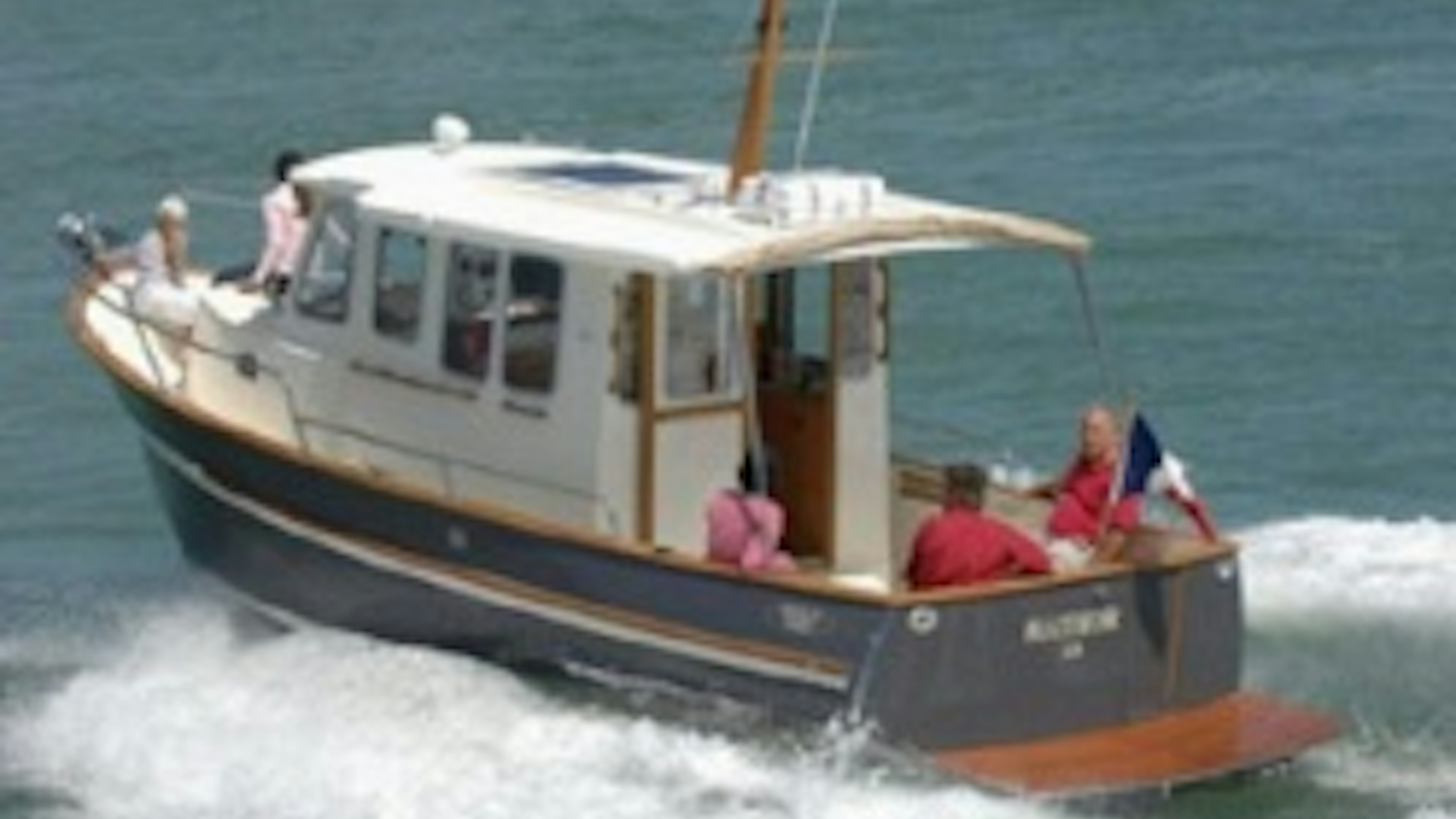 Rhéa 800 passar både som fritids- och fiskebåt.