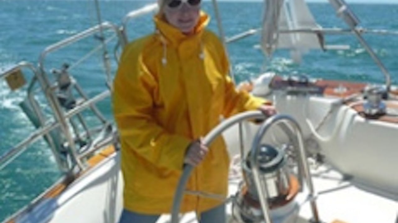 Ensamma 16-åringar försöker bli först