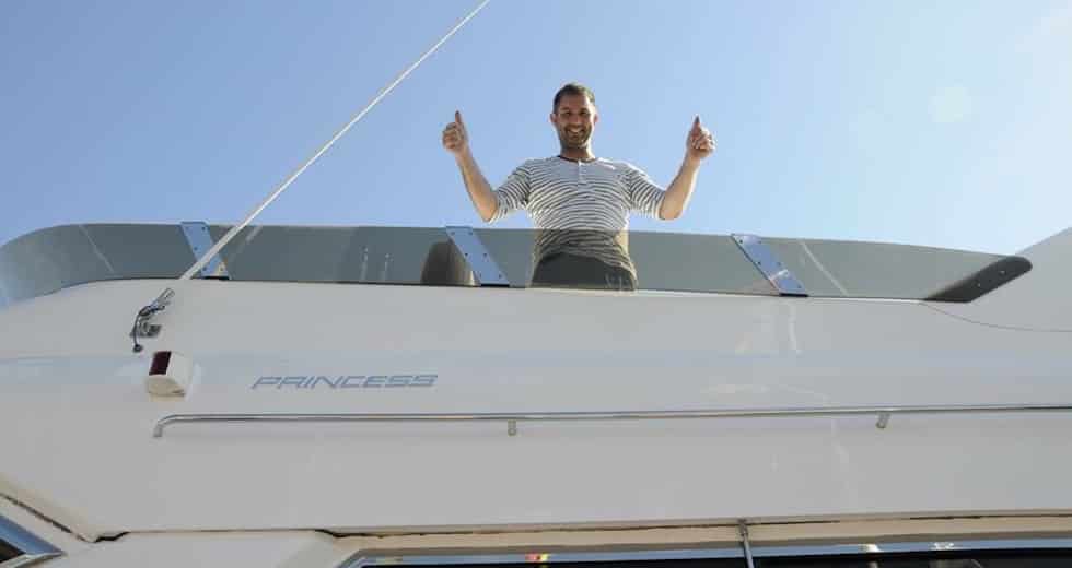 Han sålde allt och flyttade in i en Princess 65.