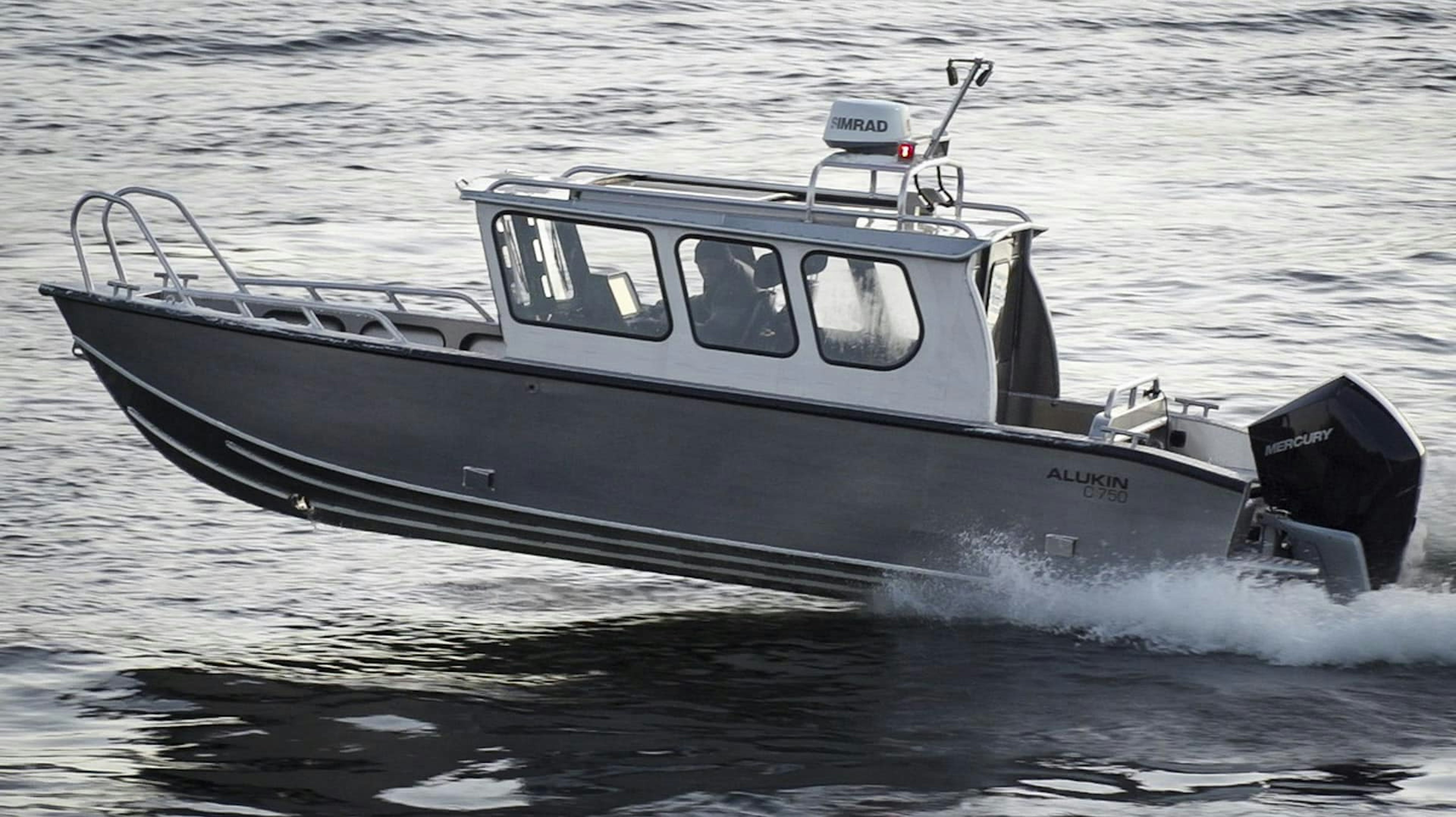 Skippo testar hyttbåten Alukin C750