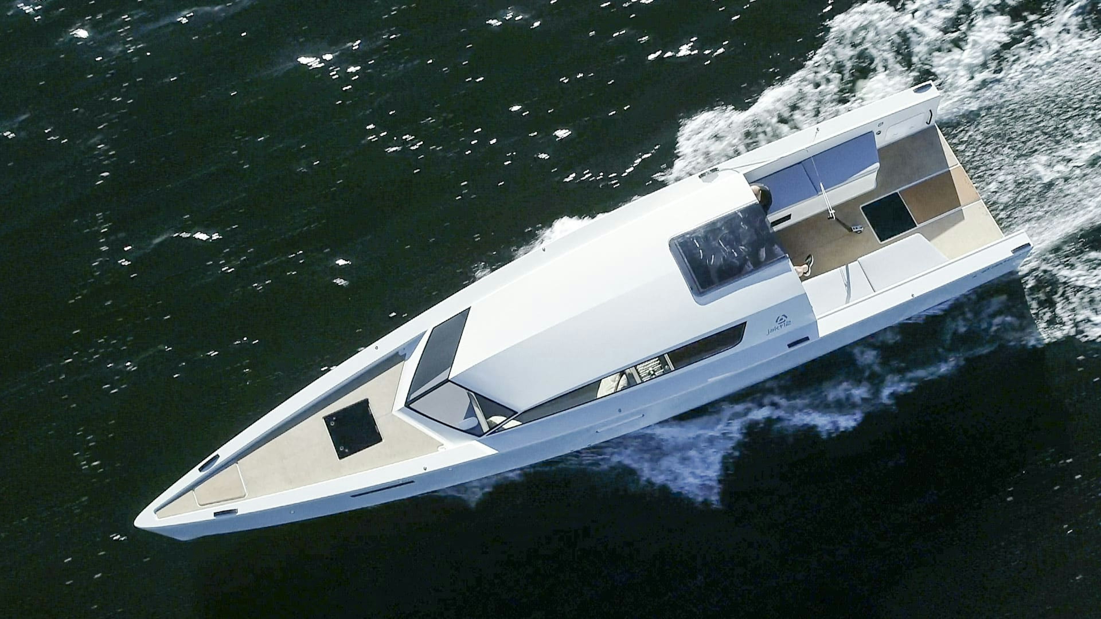 Hamnen.se testar den energieffektiva båten Jakt 12.