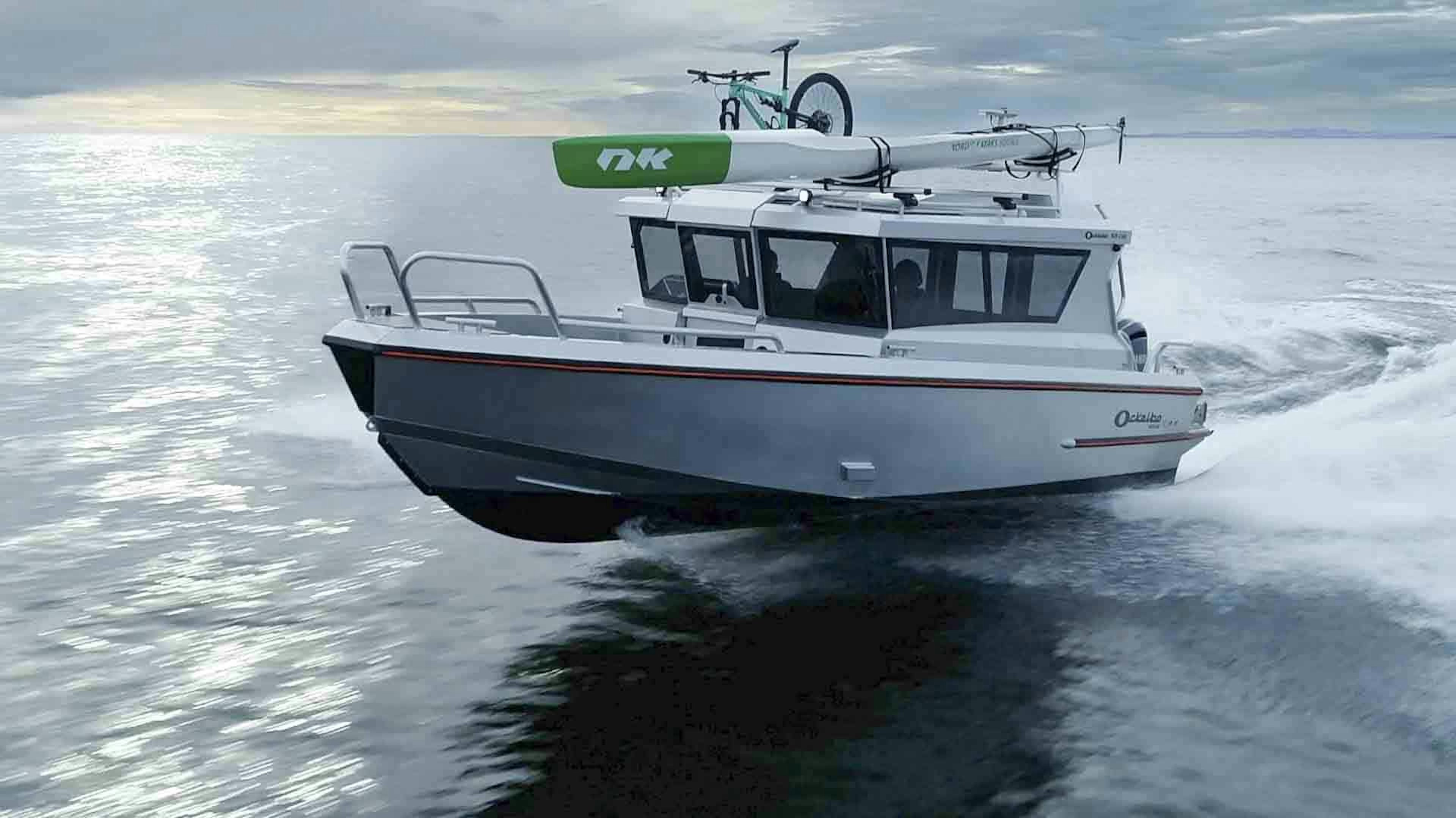Test av hyttbåten Ockelbo B25 Cab på öppet hav.