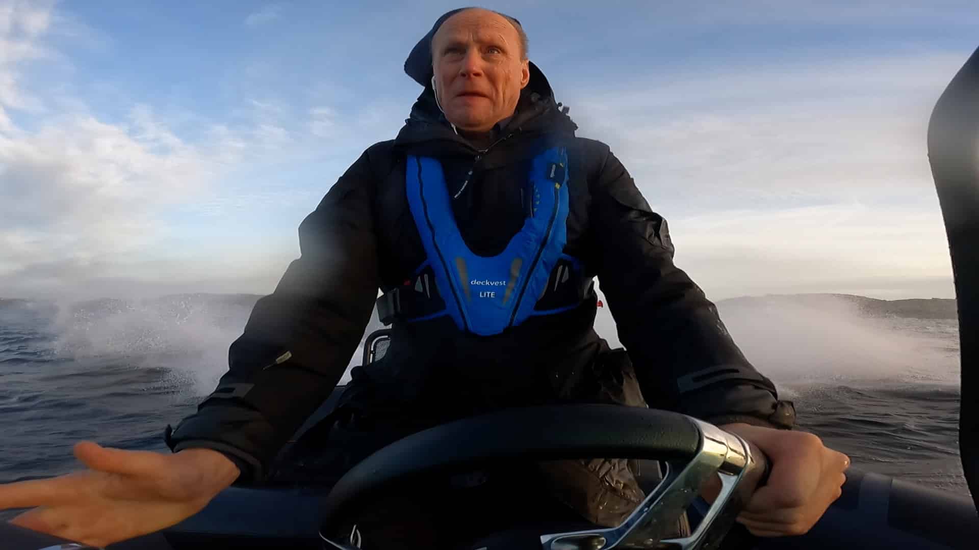 Claes Olivecrona testar Test Nordkapp Airborne 8 i höga vågor