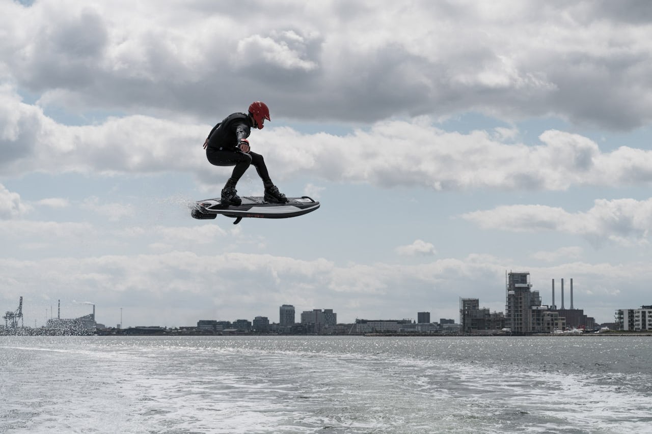 hoga-hopp-med-eldriven-surfing