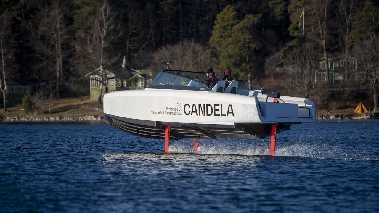 Candela_C-8_foiling