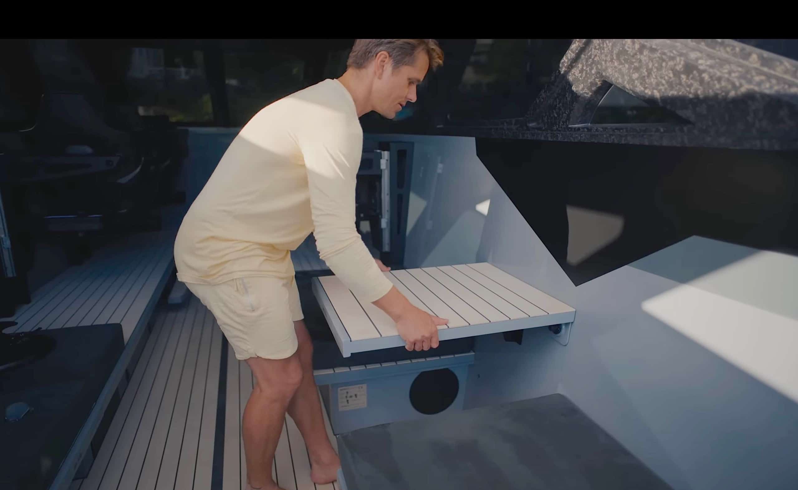 Matbord_i_Jon_Olssons_bat