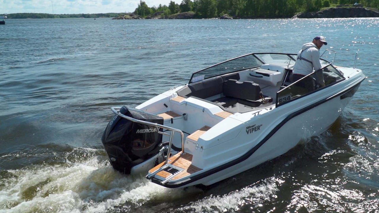 Silver-Viper-daycruiser-med-stor-sittbrunn