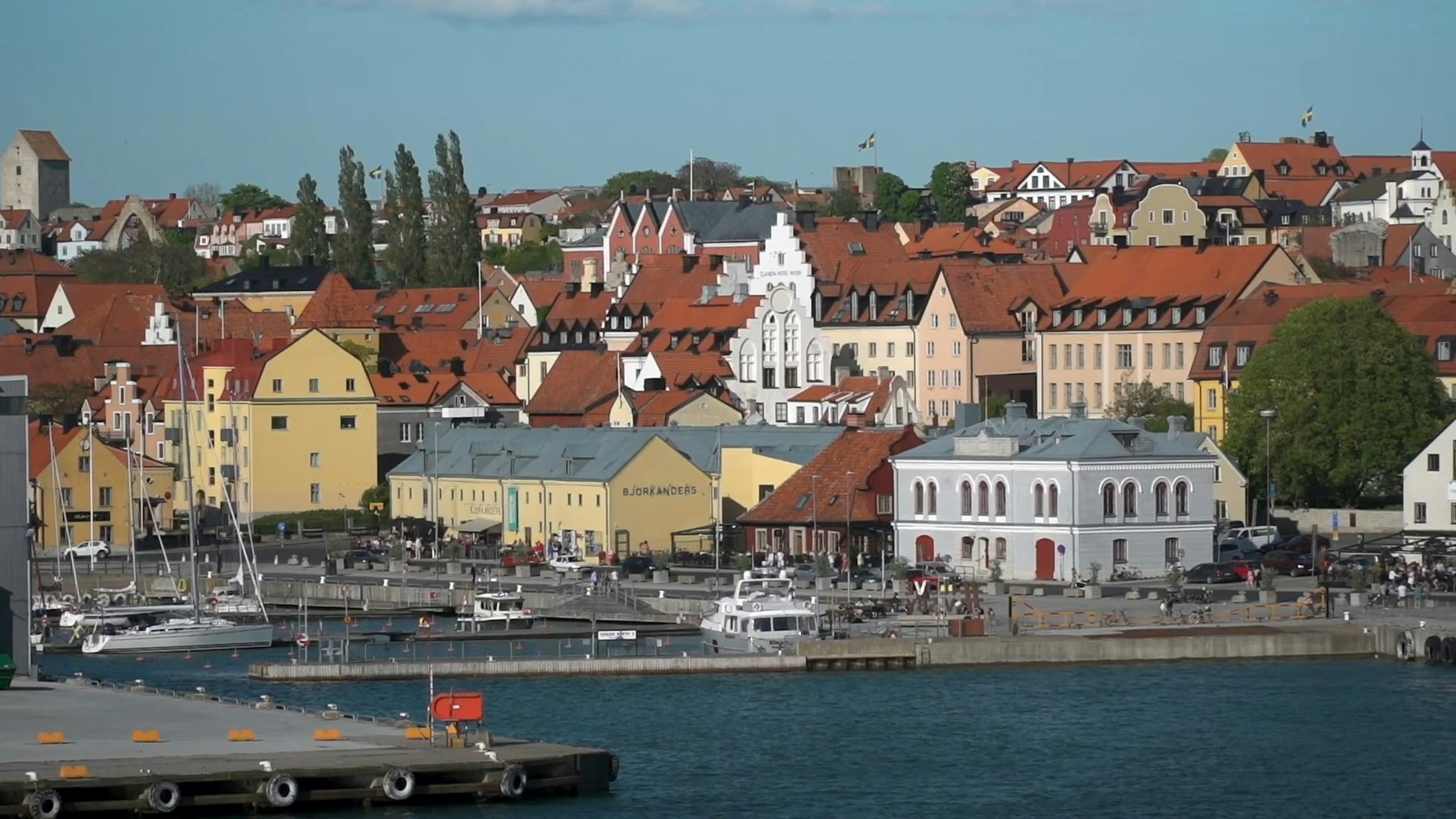Visby-hamn-fran-gotlandsfarjan