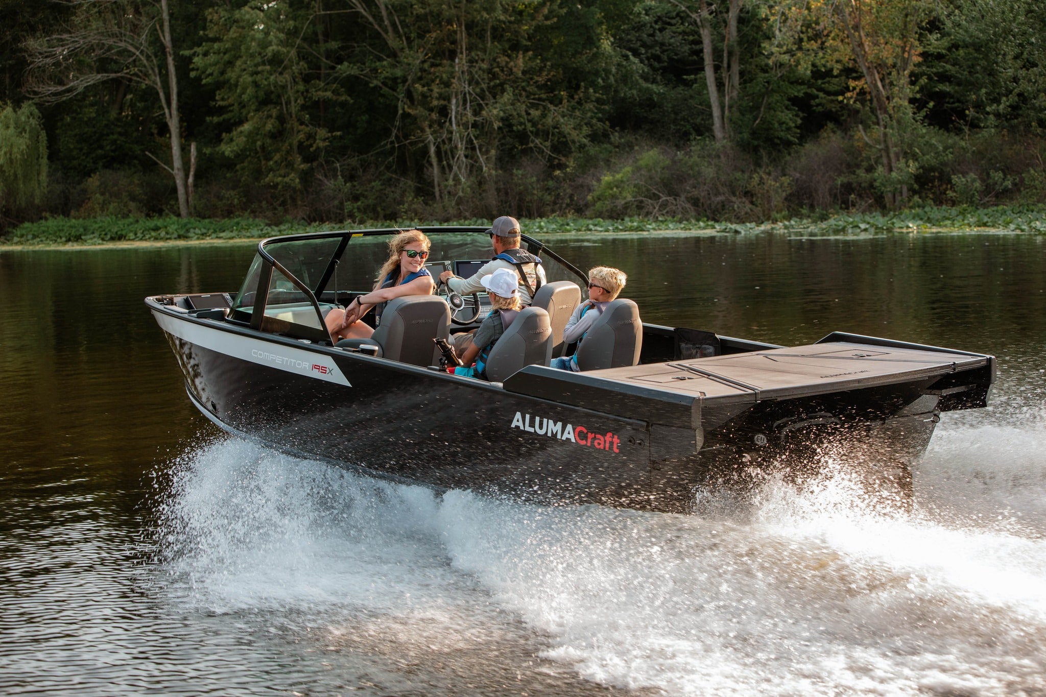 Aluminiumbat-med-Rotax-utombordare