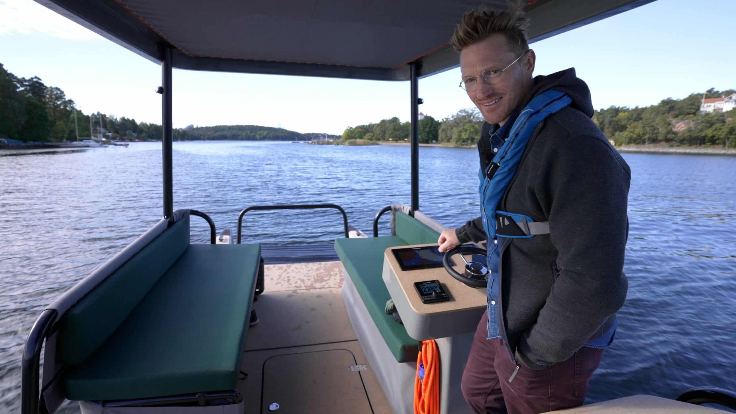 Eldriven-bat-med-solceller