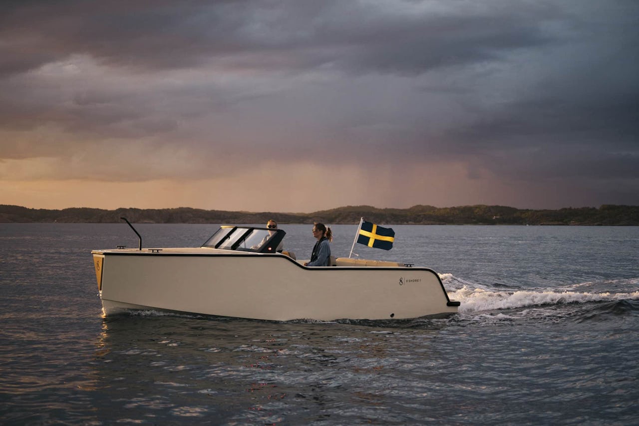 eldriven-daycruiser-fran-X-Shore