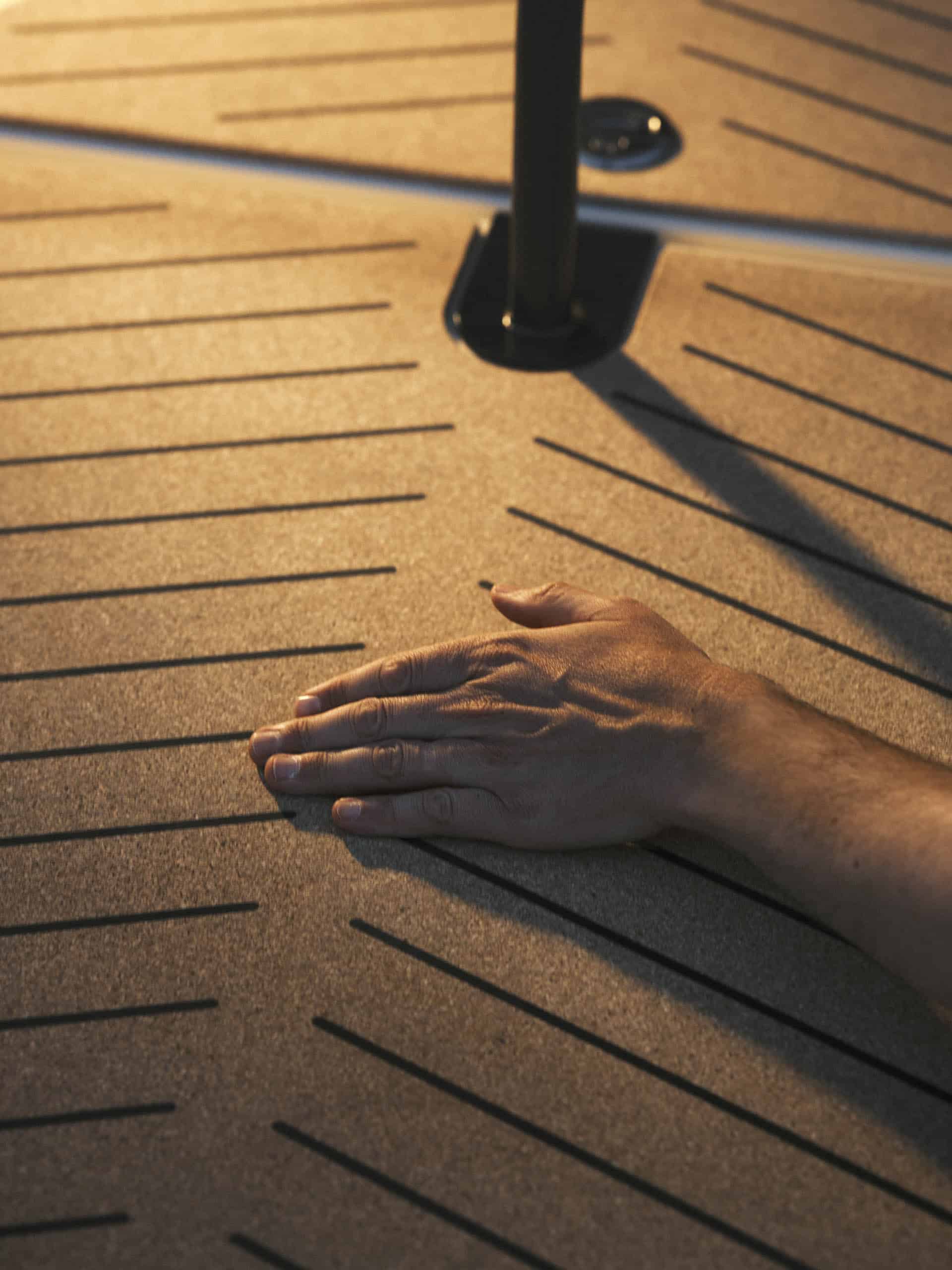 X-Shore-1-dacksmaterial-av-kork