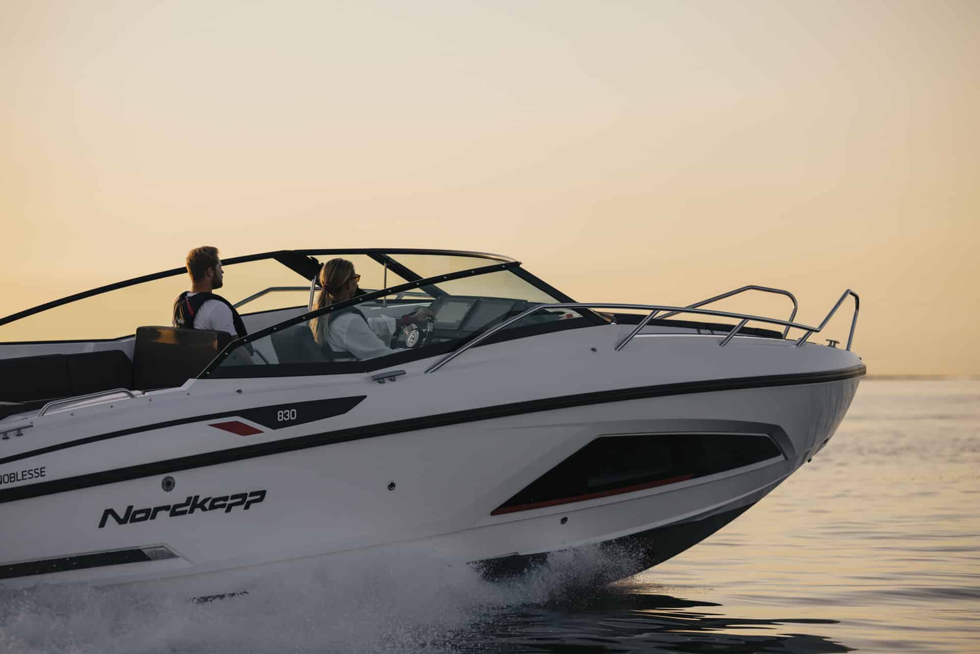 Bat-kor-mot-solnedgang