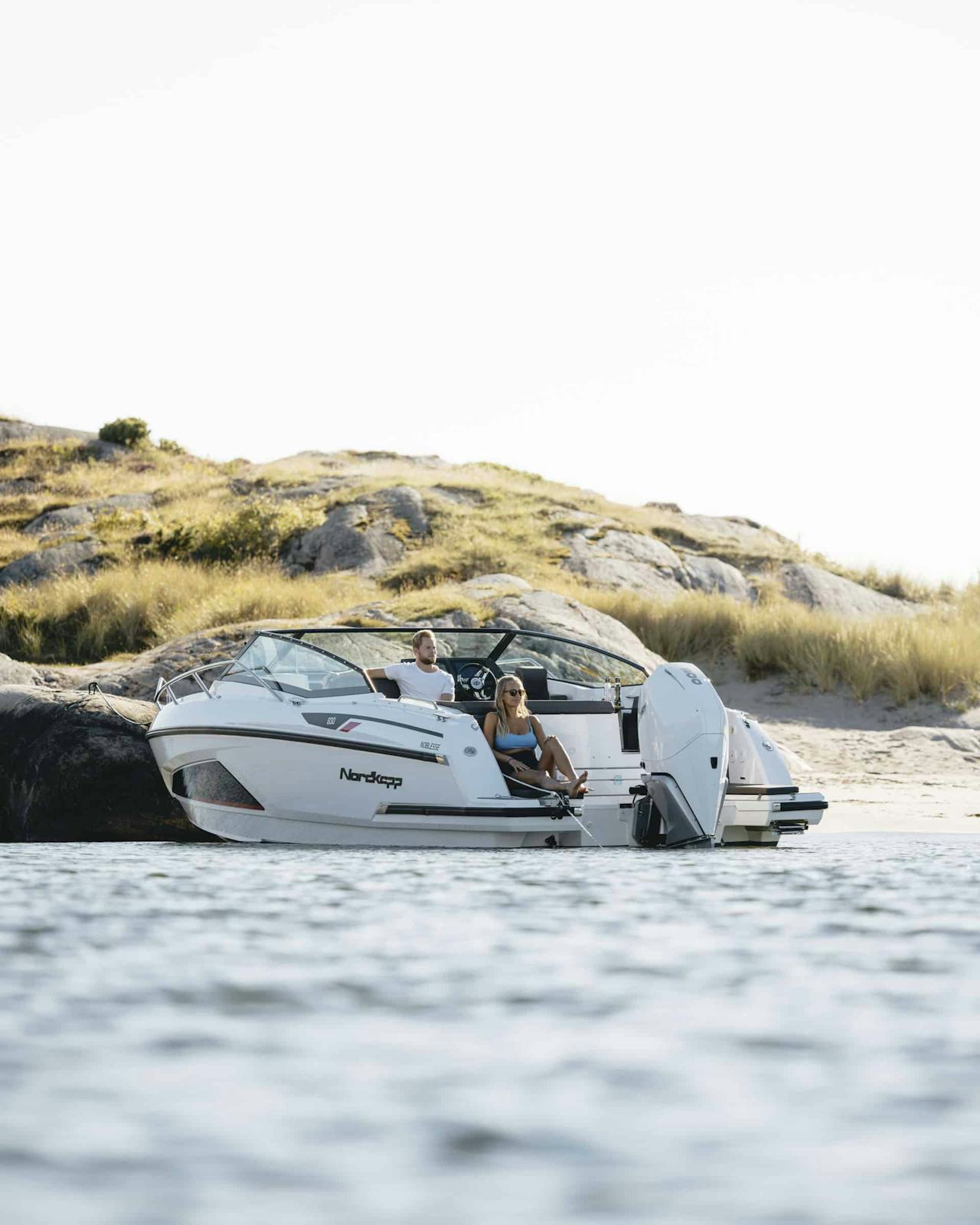 Motorbat-for-ankar-vid-klippa