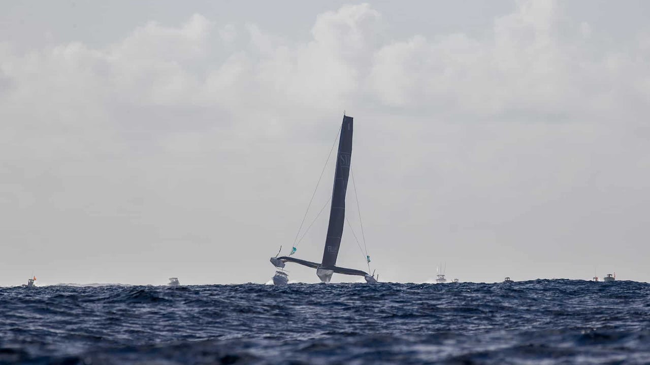 Trimaran-mot-Guadelope-Route-du-Rhum