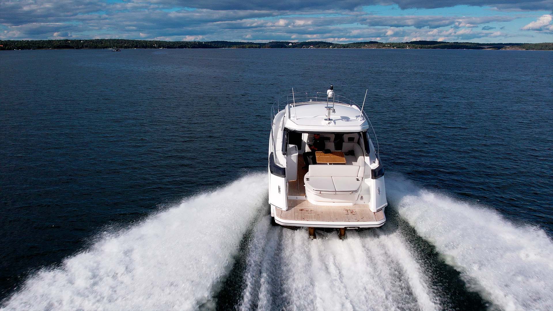 Beneteau_Gran_Turismo_41_dronare