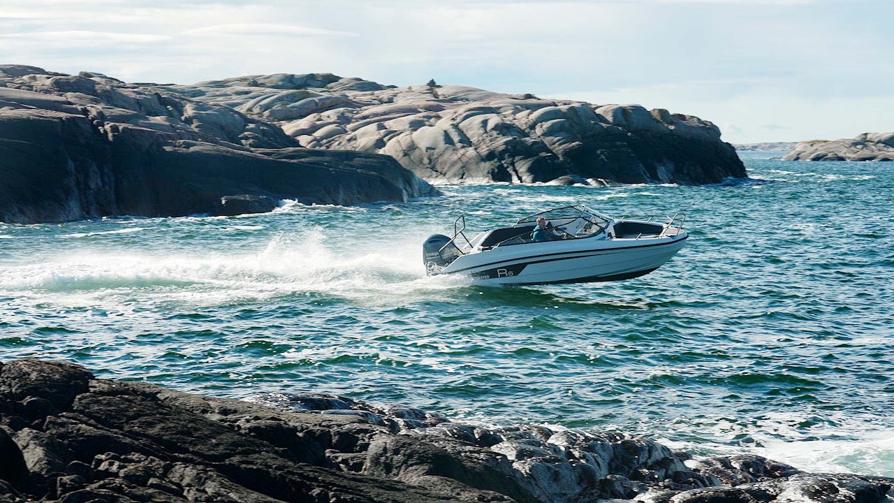 Finnmaster_R6_mellan_klippor