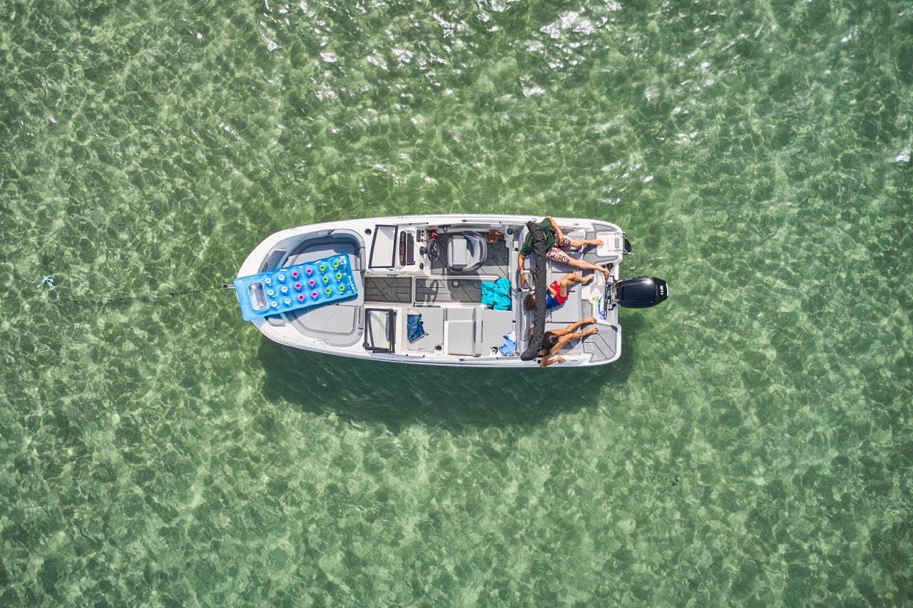 Bayliner_Element_M19_ovanifran