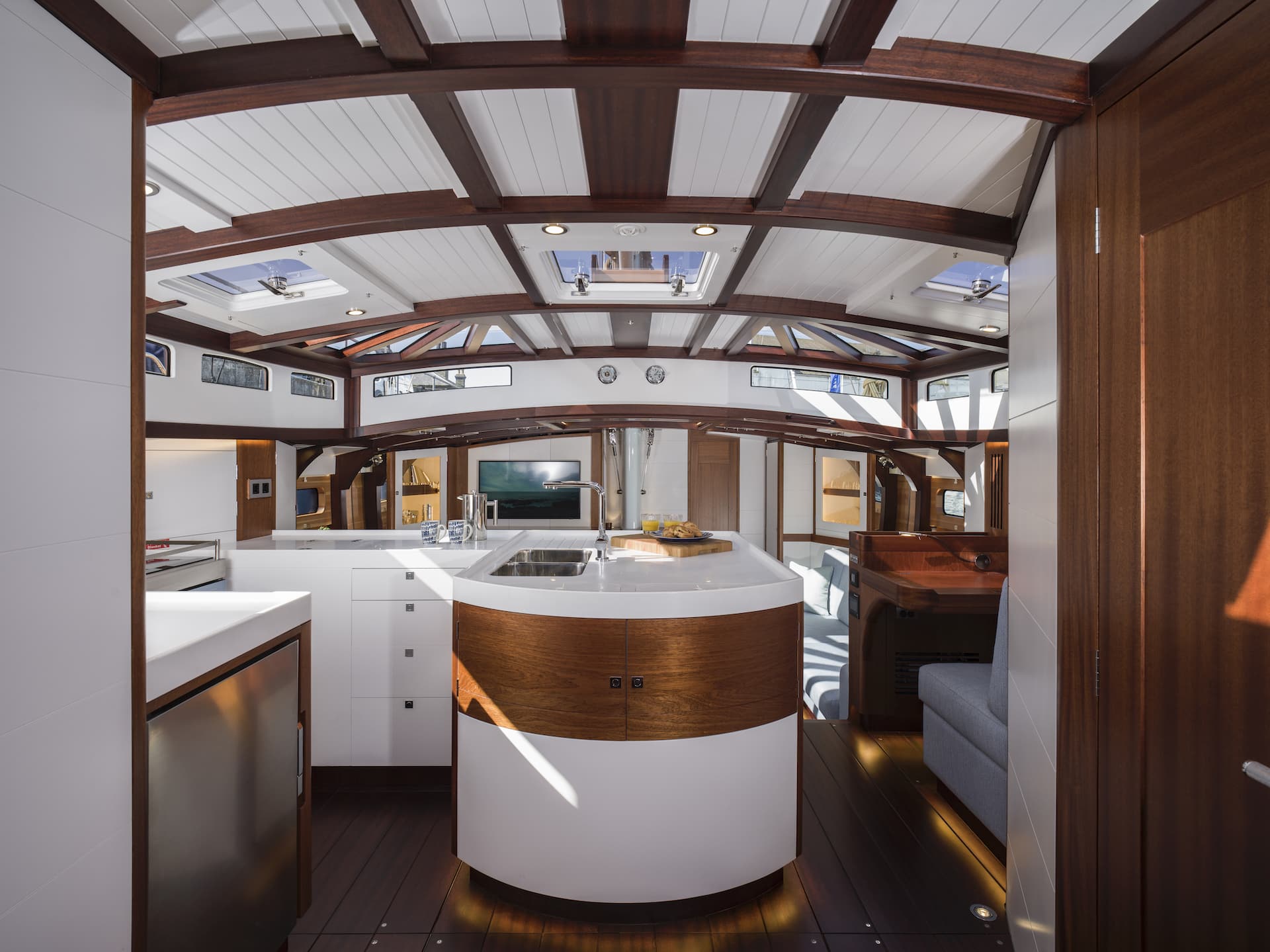 Spirit-yachts-74dh-klassiker-modern-trabat-