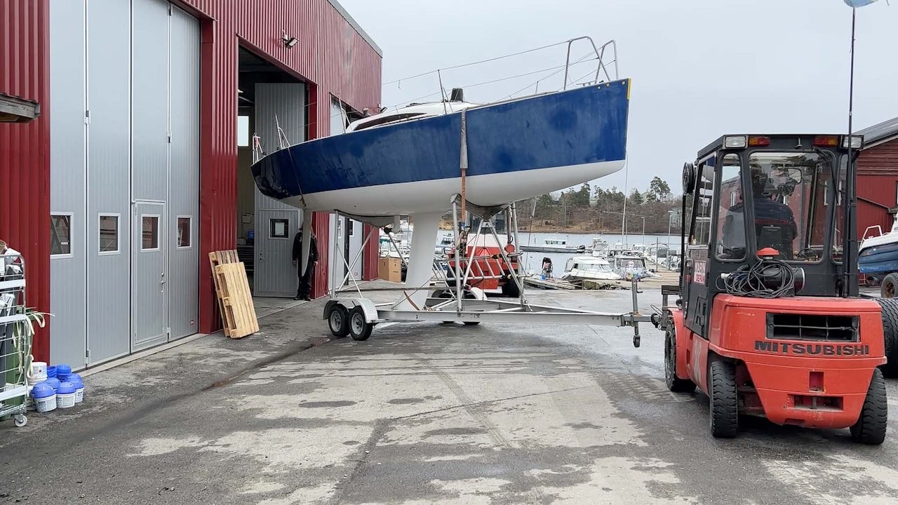 Foliera-baten-istället-för-att-lackera-billigare