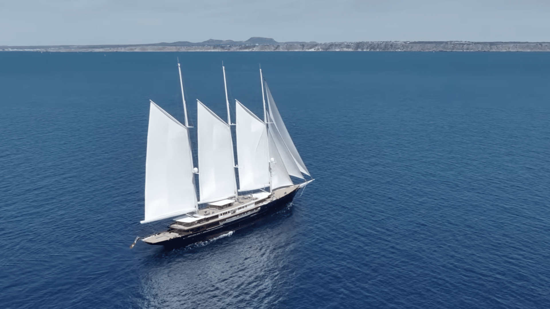 Jeff-Bezos-koru-yacht