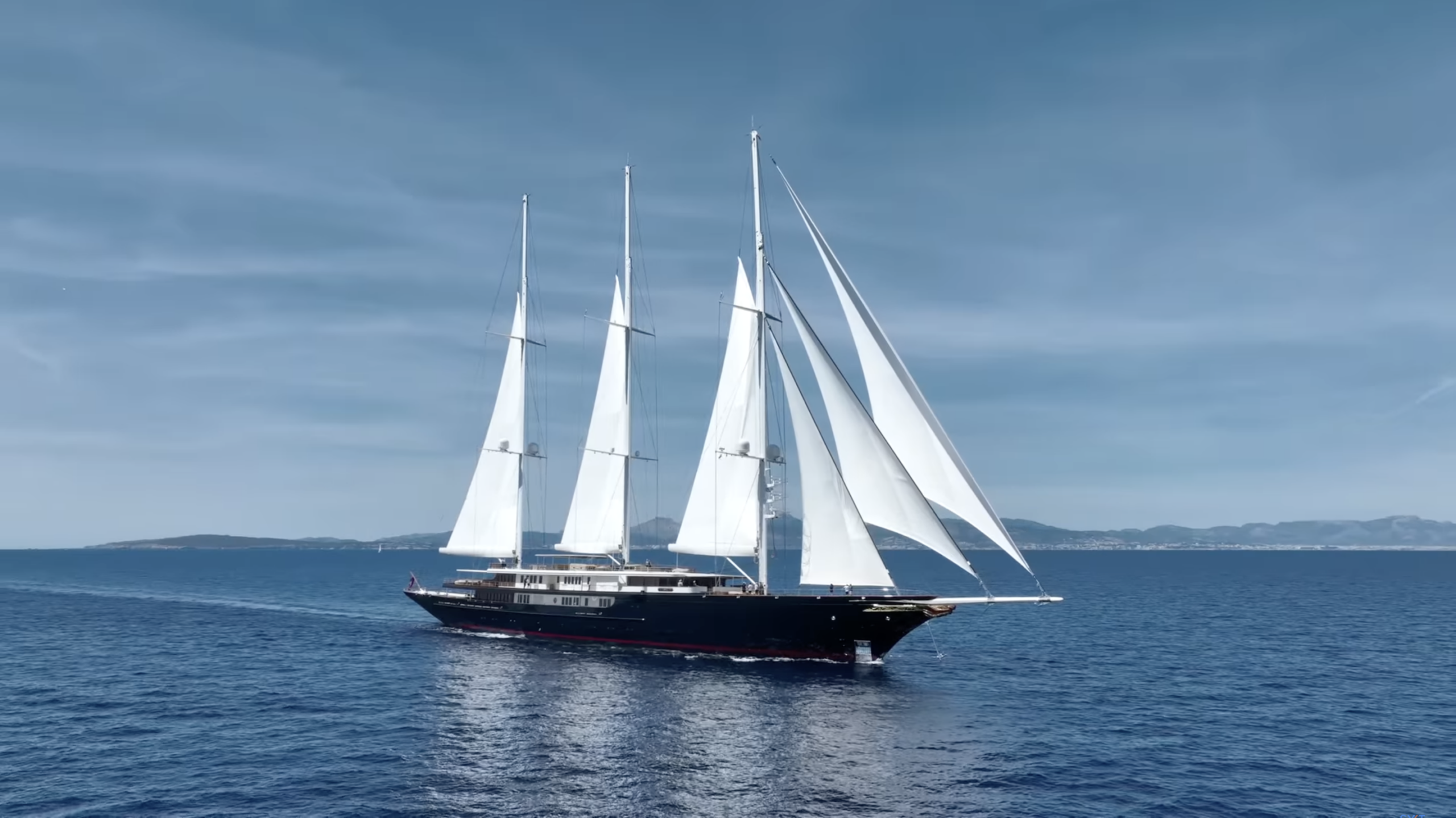 Jeff-Bezos-koru-yacht