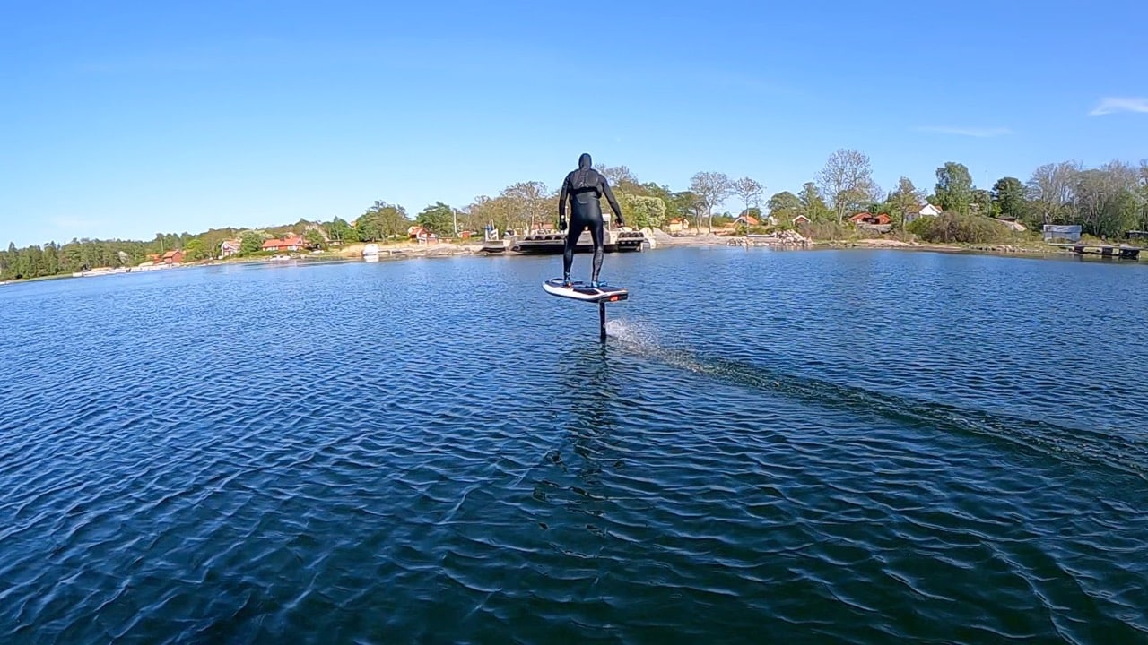 foilande-elsurfing-vid-saltkrakan