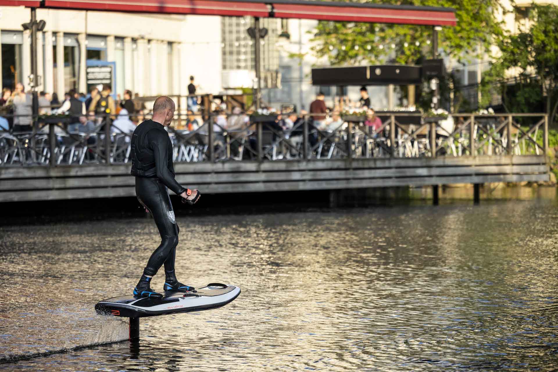 Hamnen testar foilbrädan Awake Vinga 3