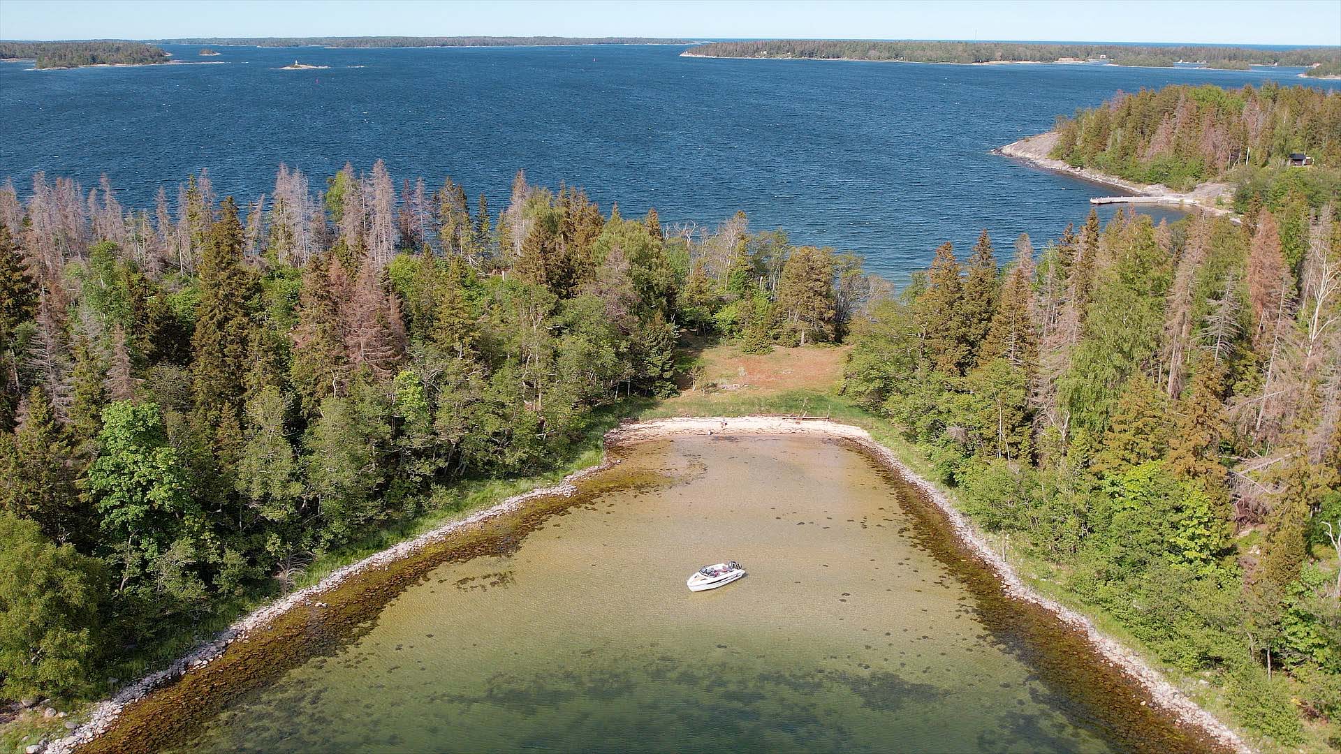FamiljesemesterYamarin-båt-strand