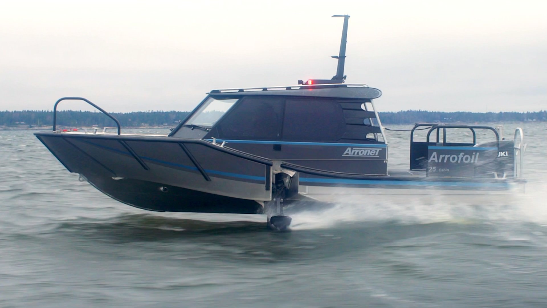 Den foilande hyttbåten Arrofoil 25 Cabin