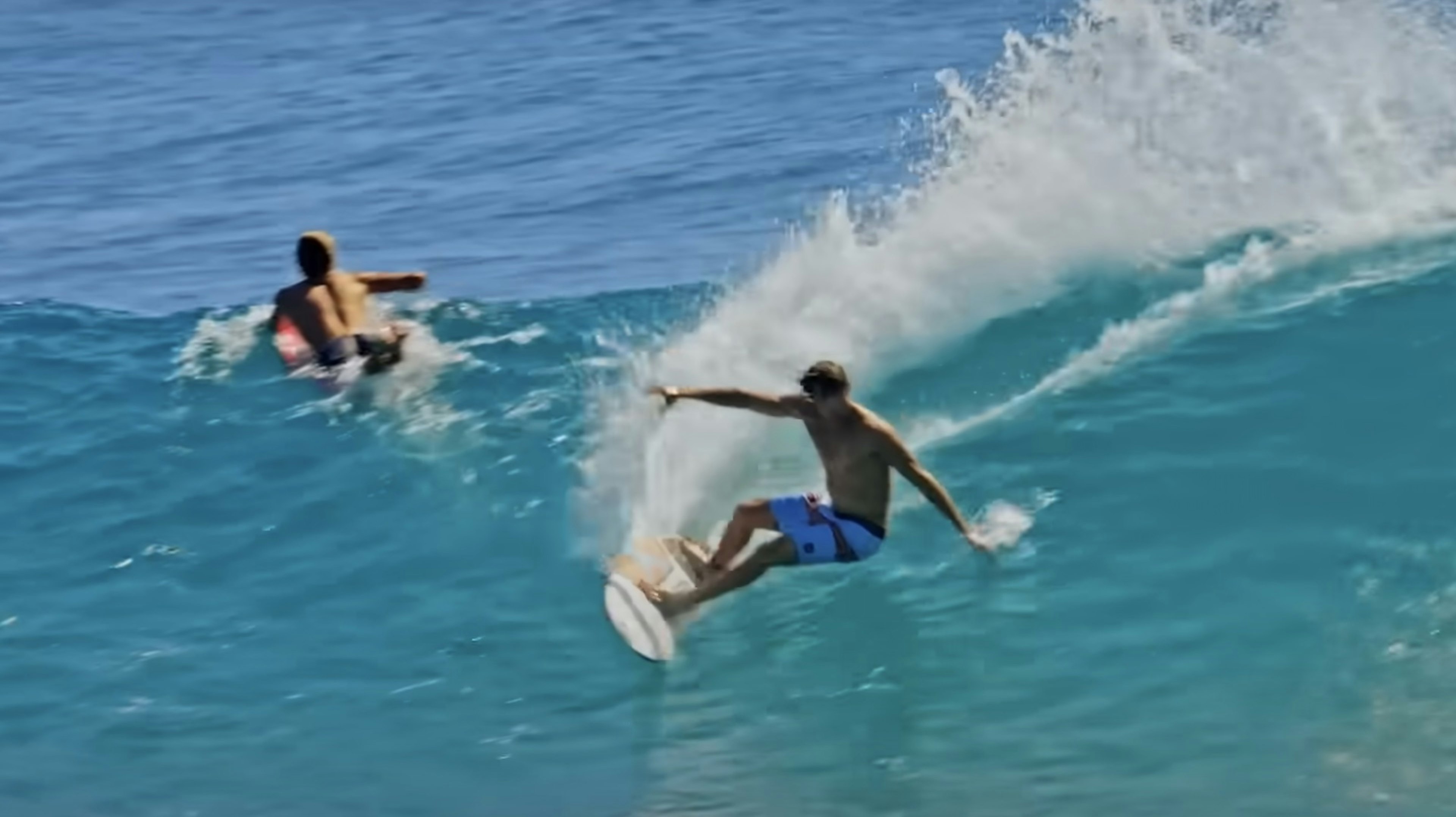 Surfing-vågor