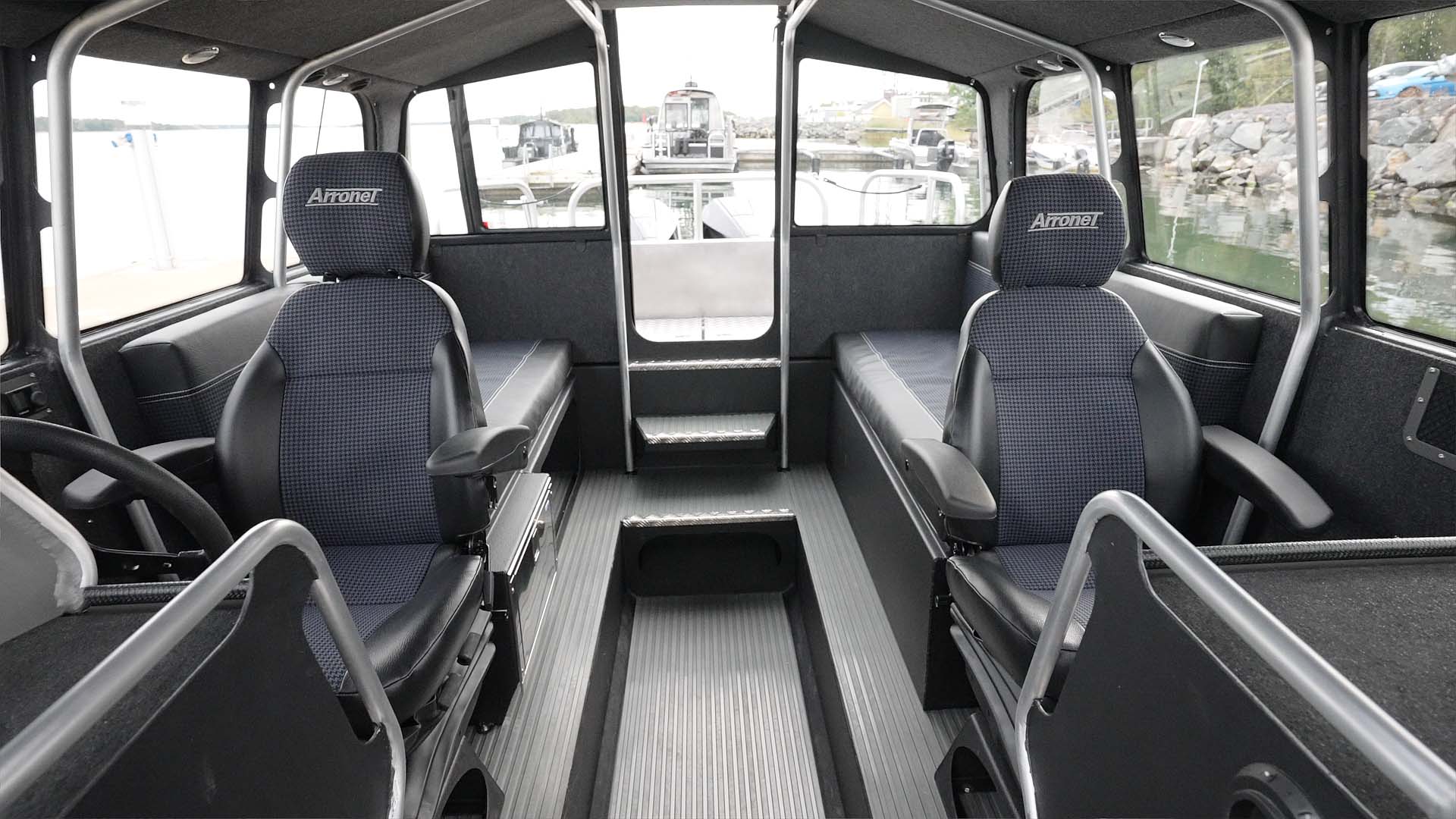 Arronet-30-Surprise-inredning-bakåt