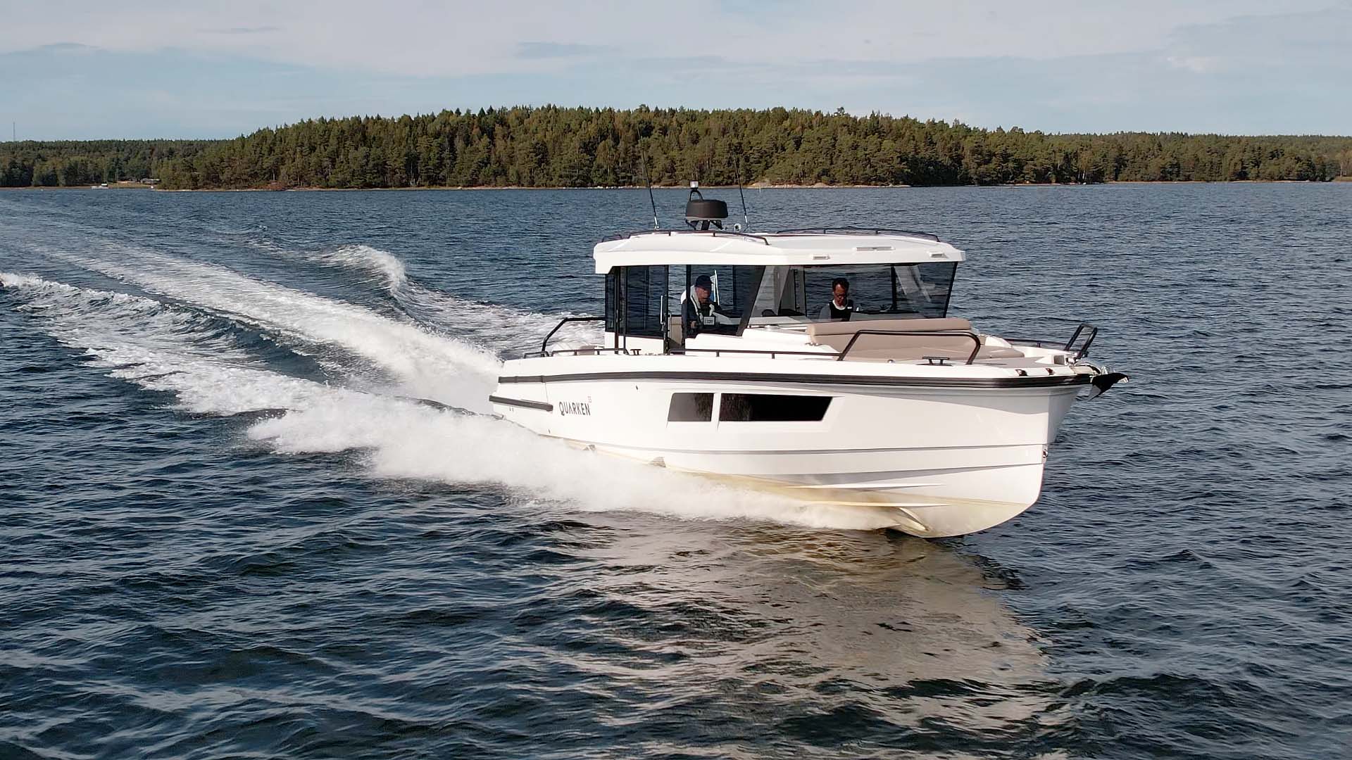 Quarken-35-Cabin-Test-framifrån