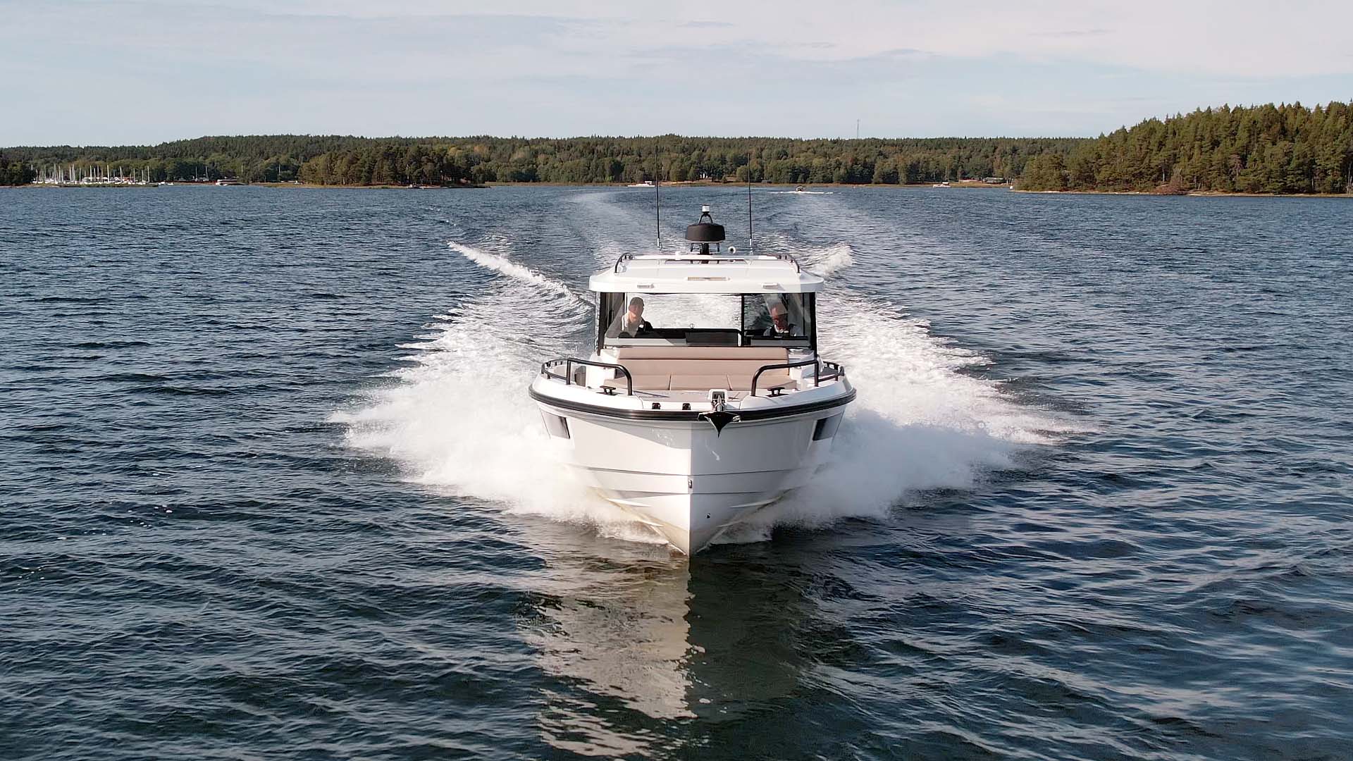 Quarken-35-Cabin-Test-rakt-framifrån