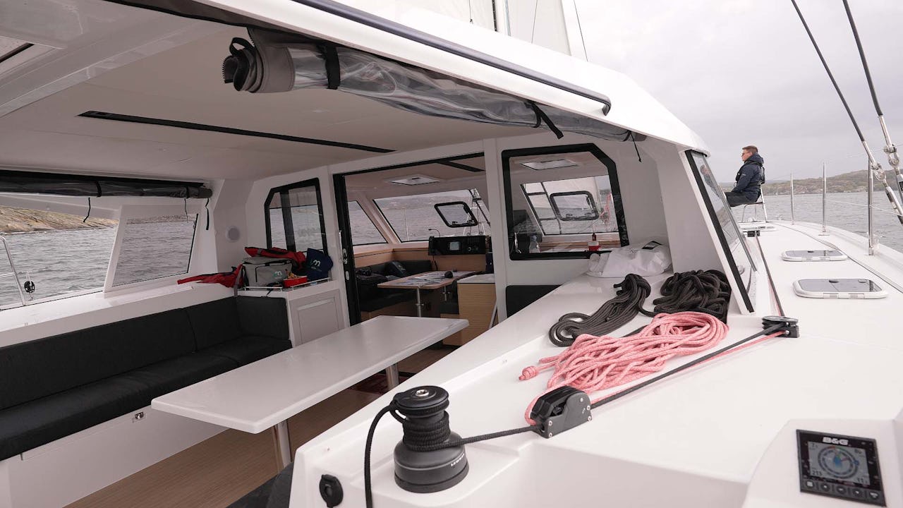 Nautitech-40-doghouse