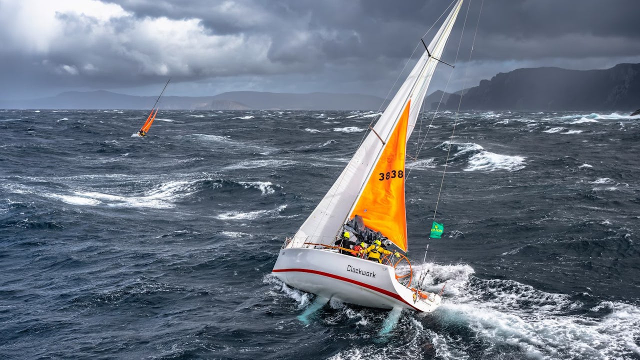 Segelbåt i storm vid Hobart