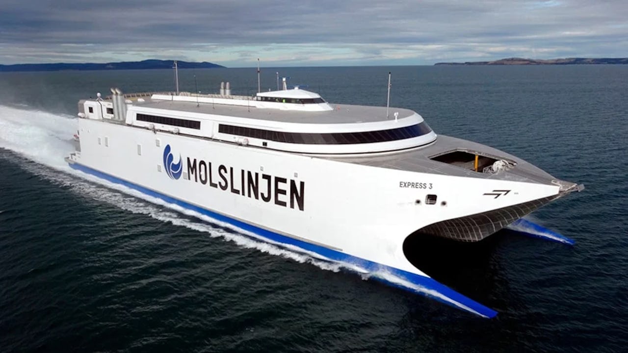 Molslinjen-eldriven-färja