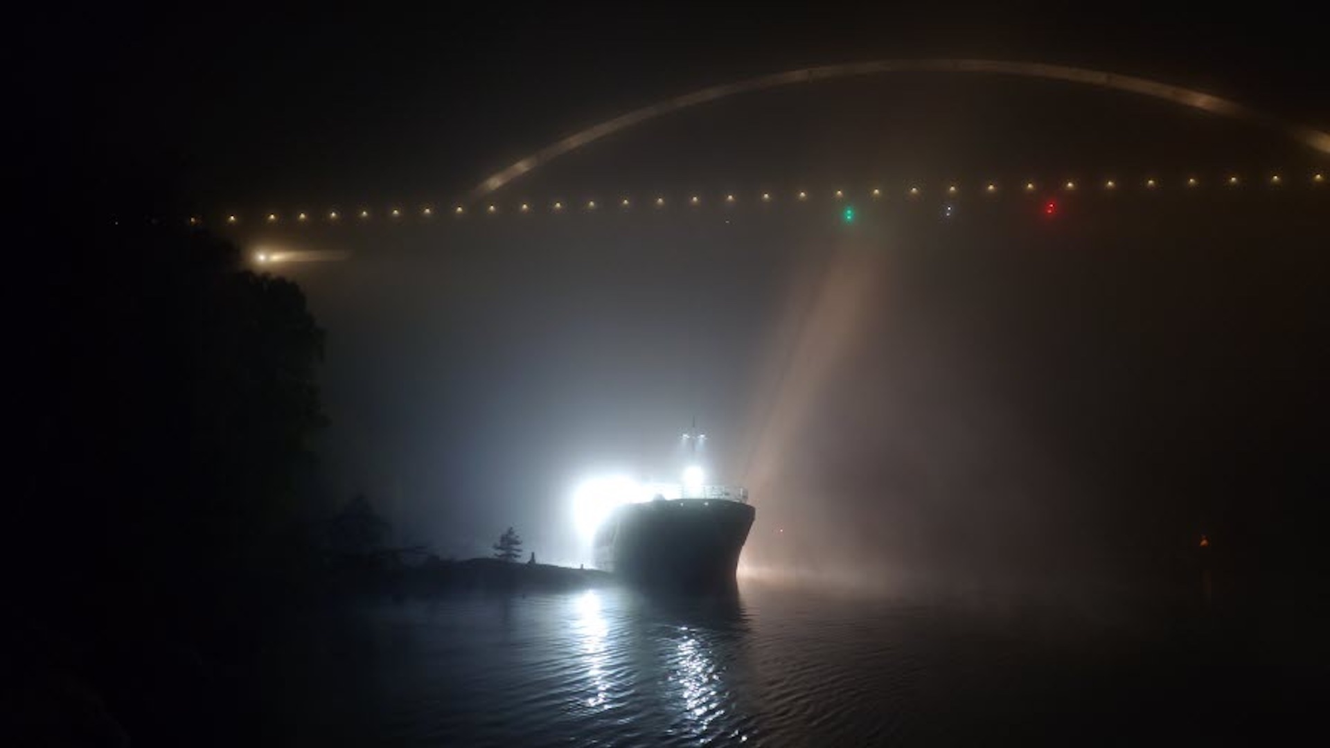 Fartyg-på-grund-Svinesundsbron