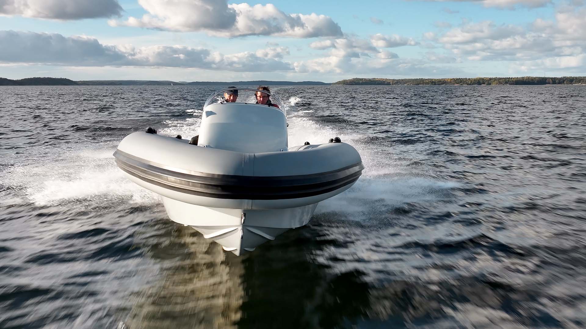 RIB-Unlimited-8H-test-framifrån