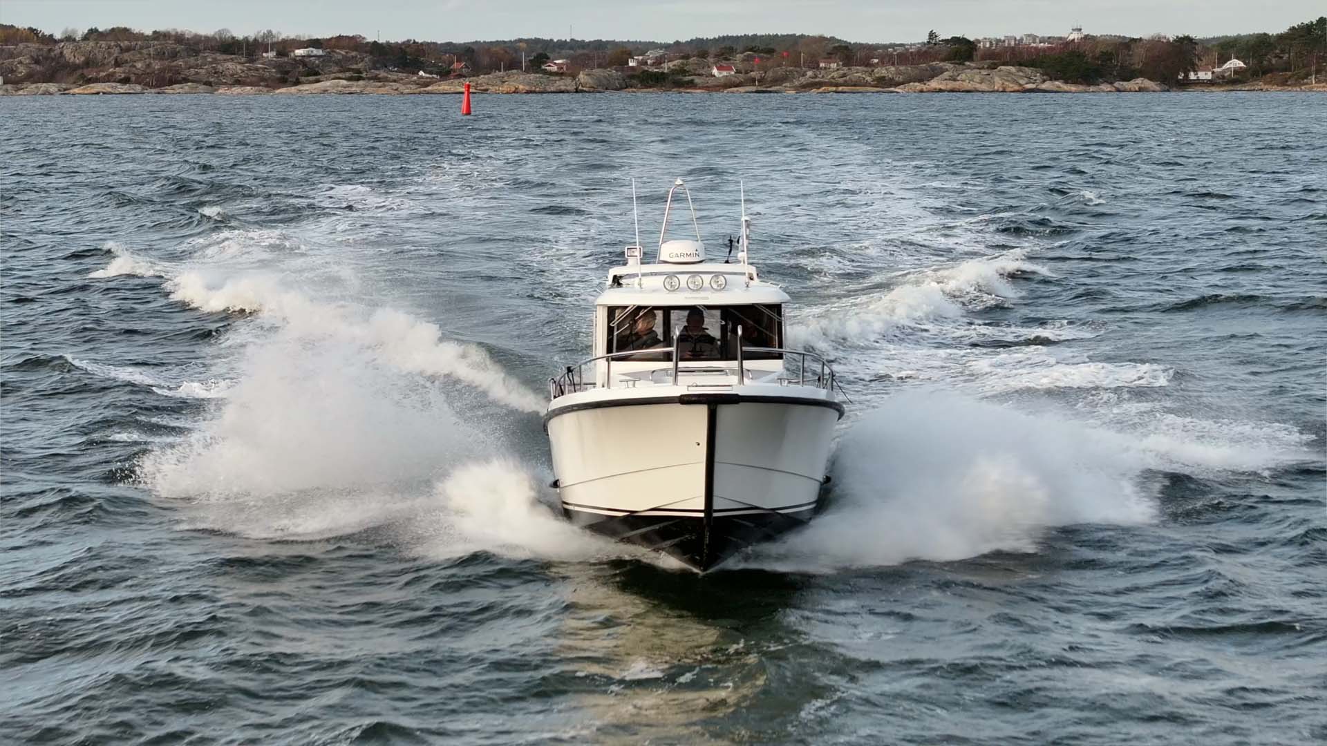 251103 - Volvo Penta Sargo 28 Joystick driving 1